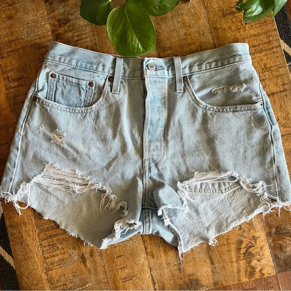 Levi's 501 Light Wash Denim Disttessed Shorts Size W 30